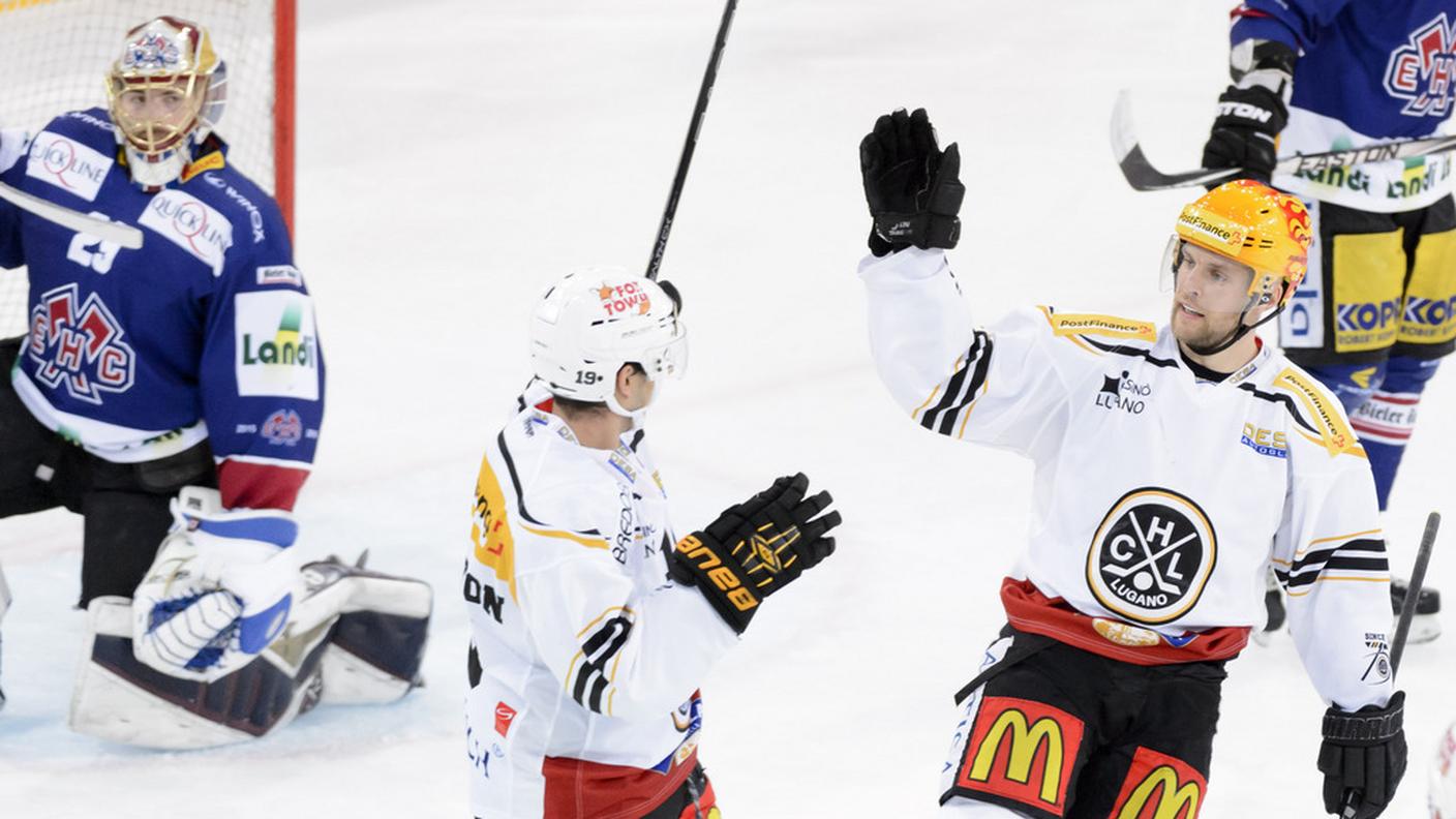 Stapleton e Pettersson festeggiano il terzo gol
