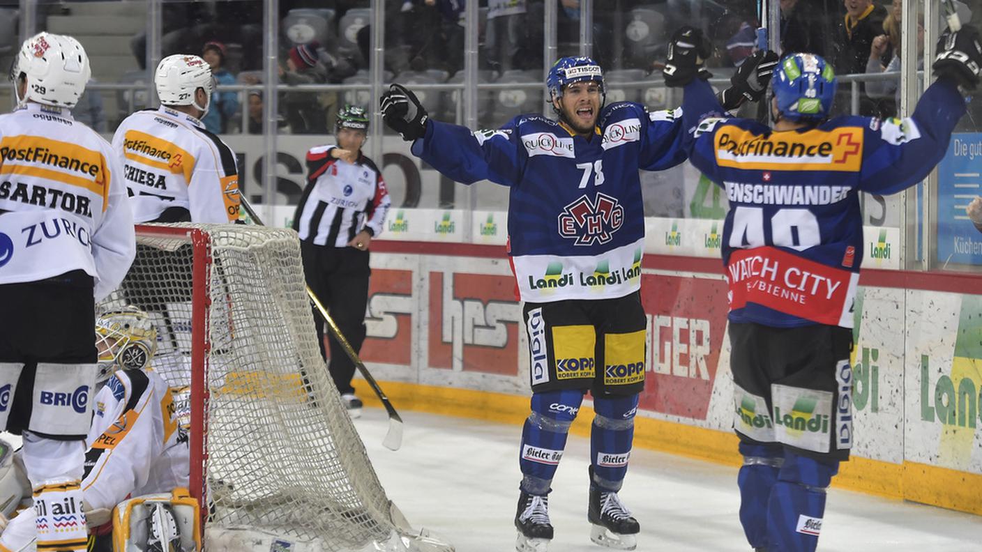 Neuenschwander e Pouliot festeggiano il 2-0