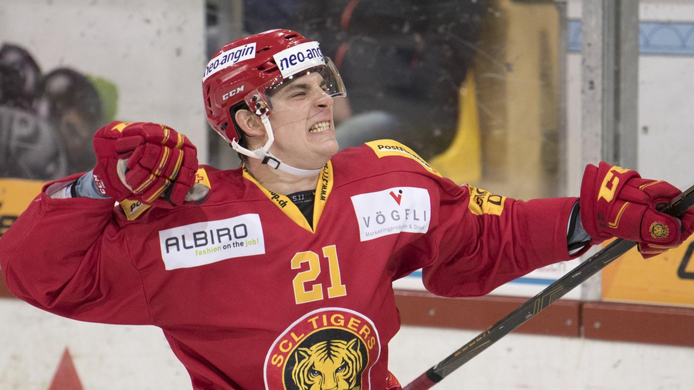 Raphael Kuonen festeggia il 2-1