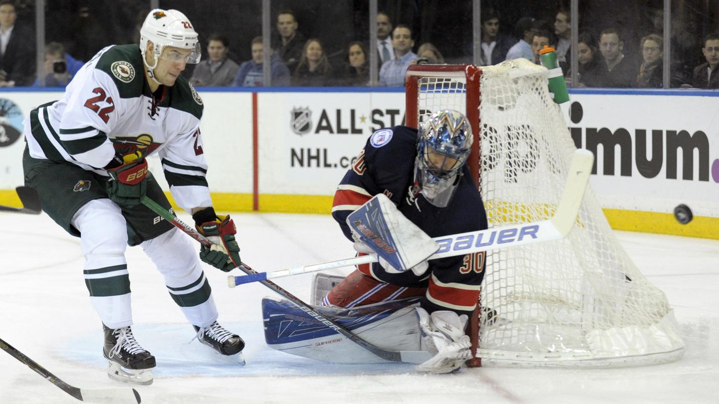 Nino Niederreiter fa pressione su Henrik Lundqvist
