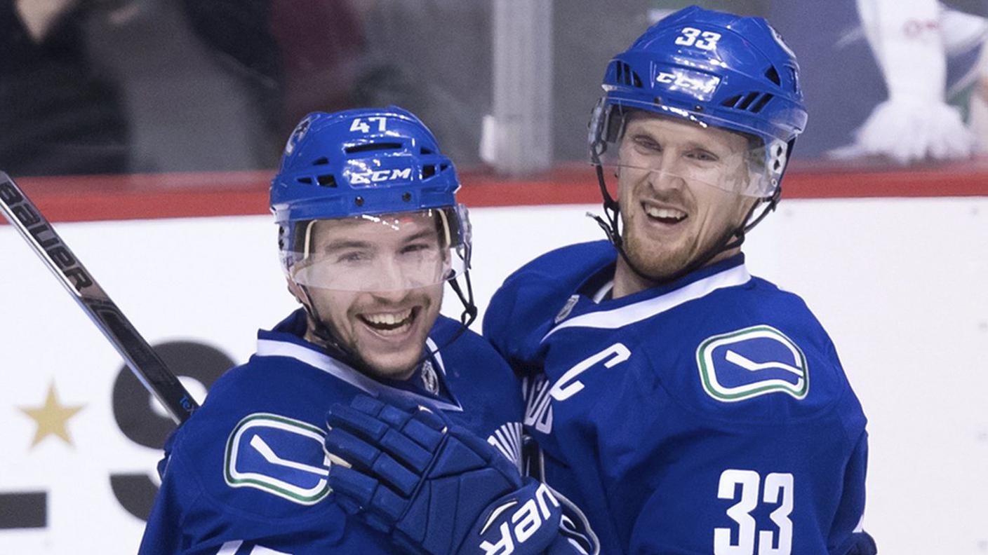Esulta con Henrik Sedin
