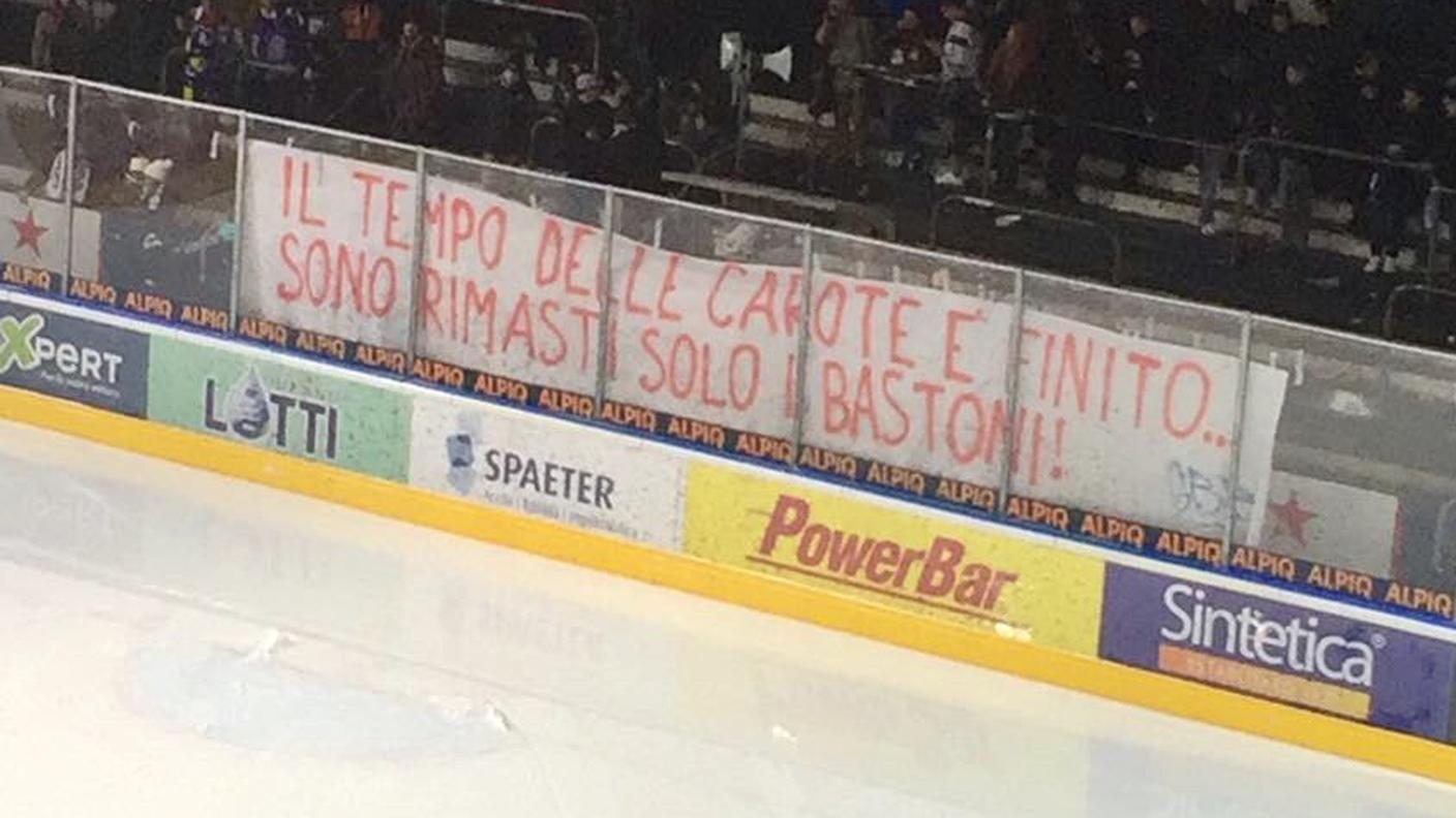 La contestazione della curva dell'Ambrì