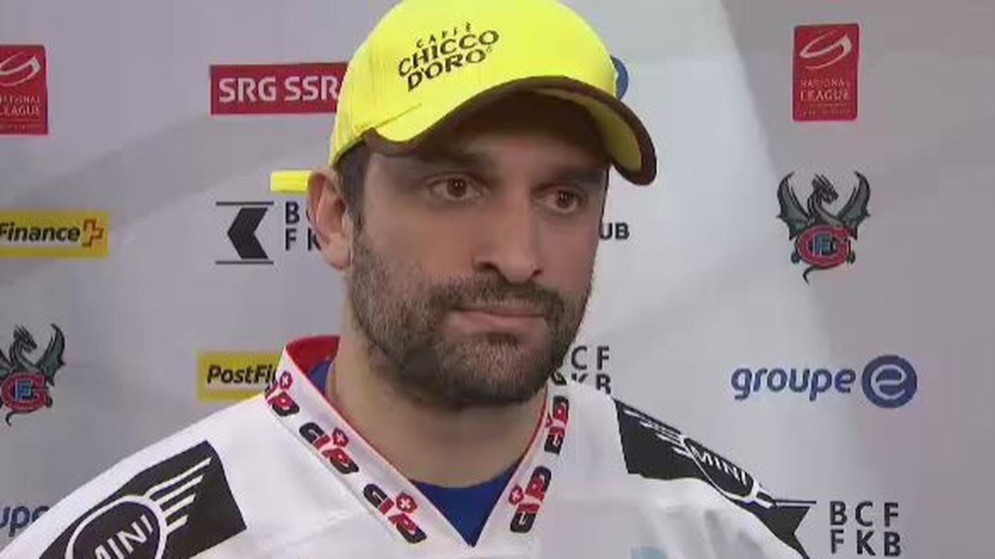 Il capitano indica la via