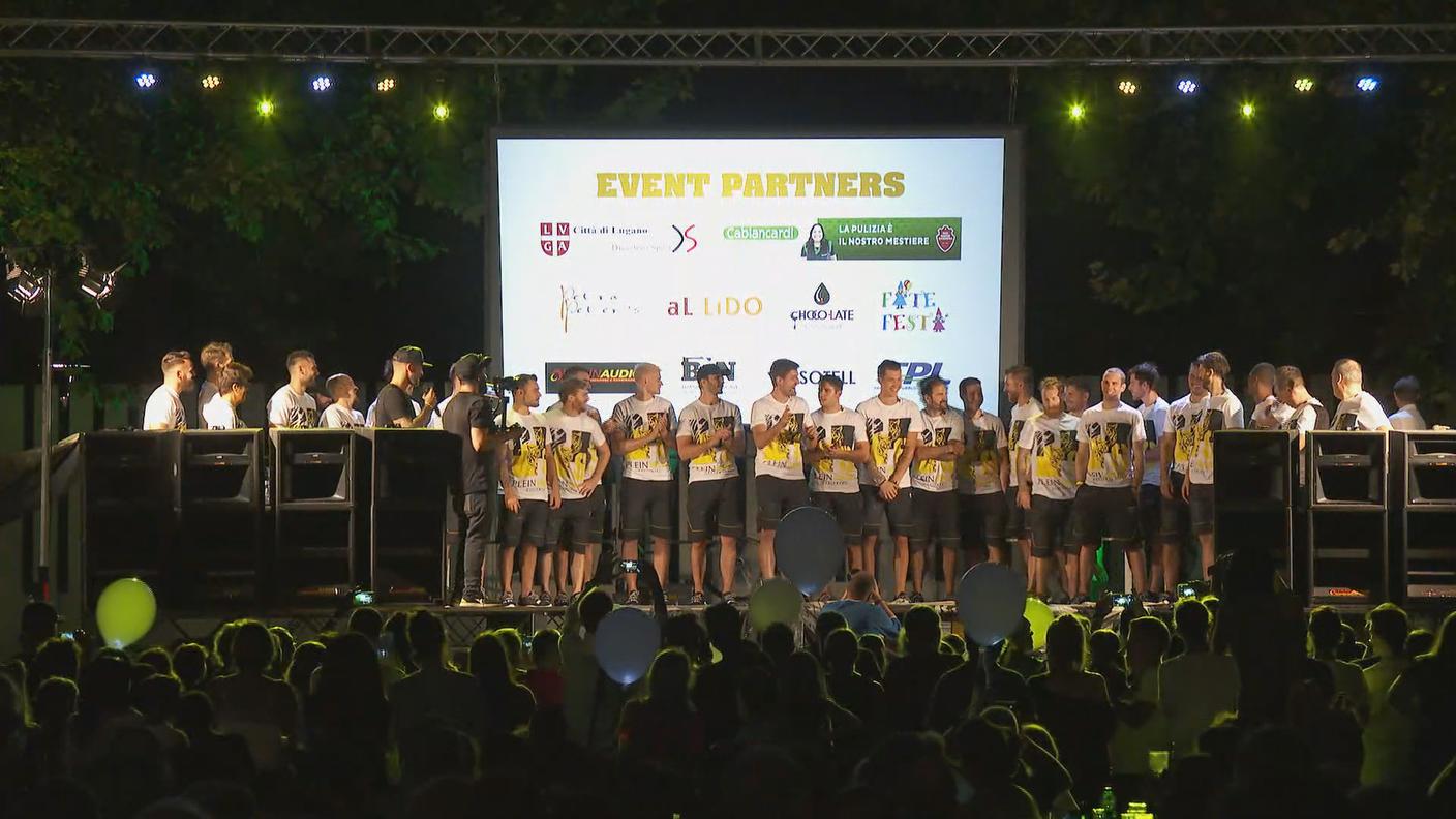 La squadra al completo sul palco
