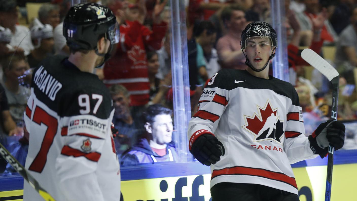 Connor McDavid e il compagno Ryan Nugent-Hopkins