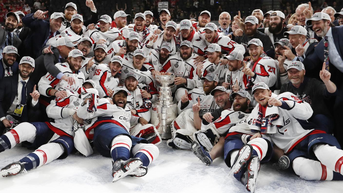 I Capitals con il trofeo