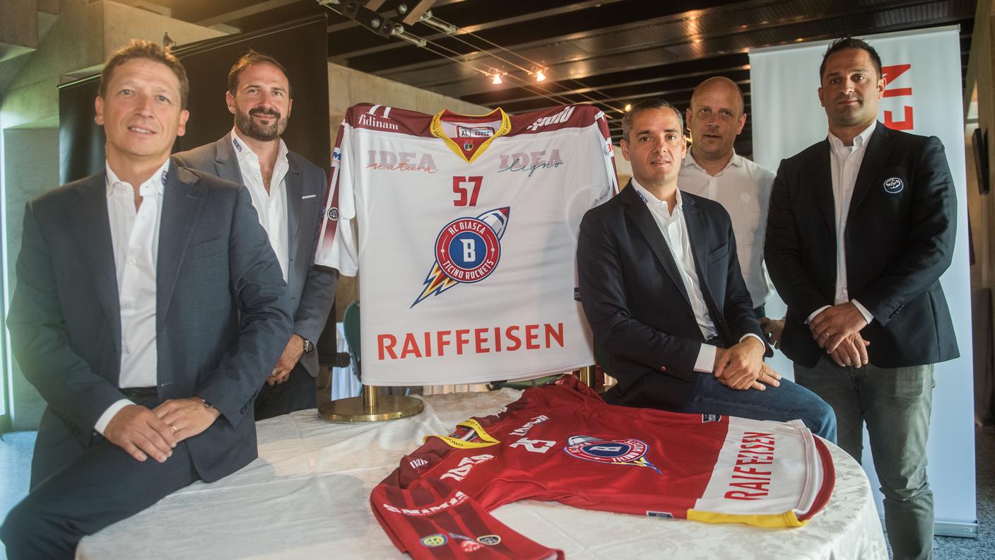 Il presidente Mottis con l'allenatore e i ds