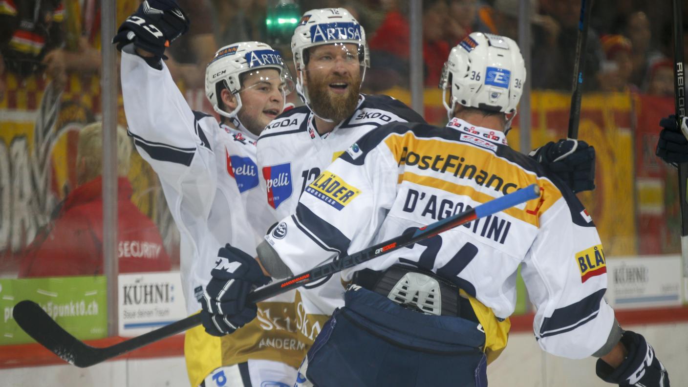 Novotny e compagni festeggiano l'1-0