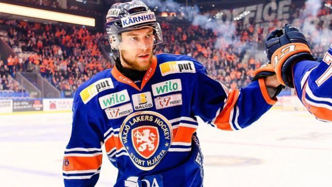 Con la maglia dei Växjö Lakers
