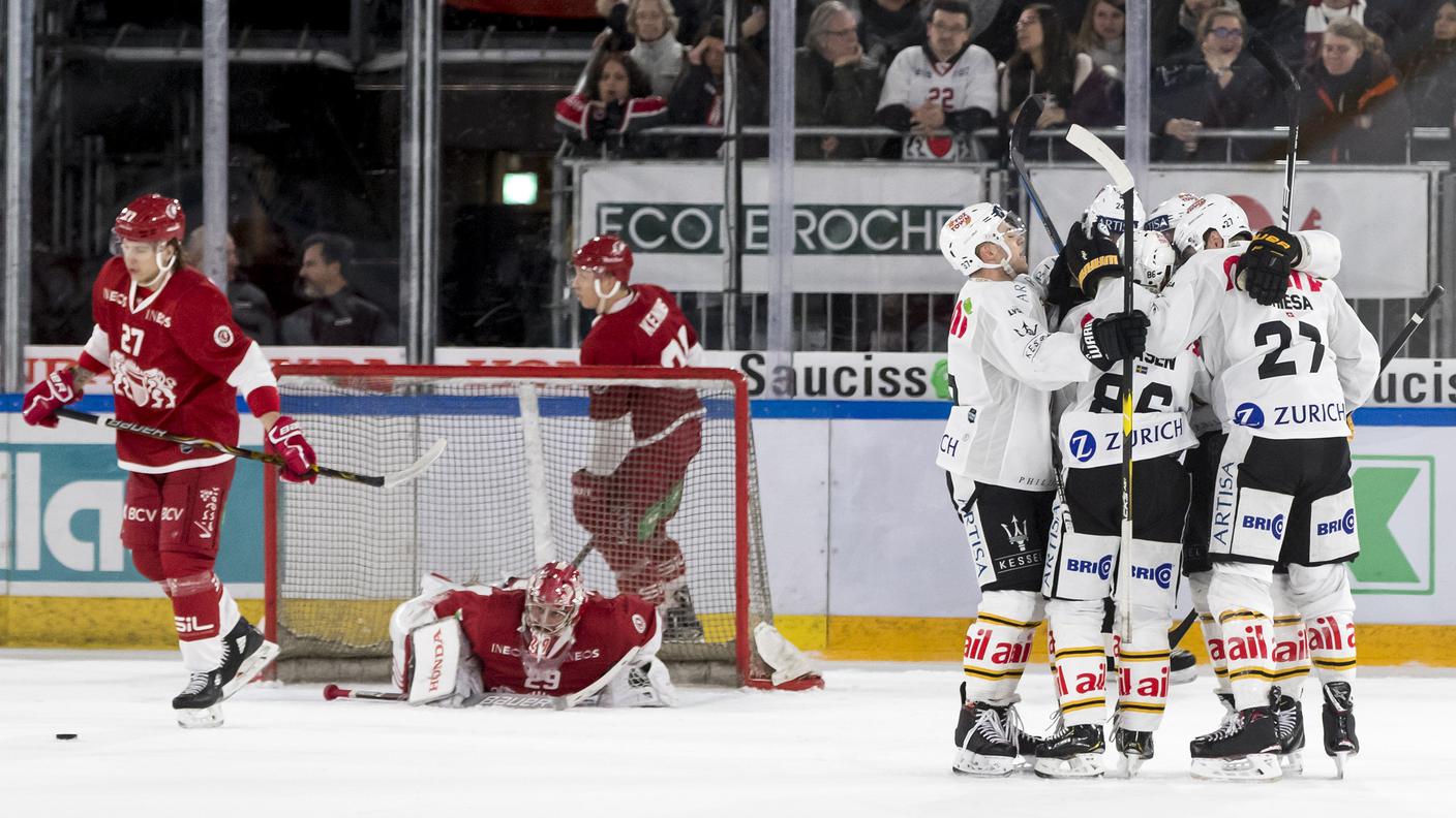 Klasen e compagni festeggiano il 3-0 di Lapierre