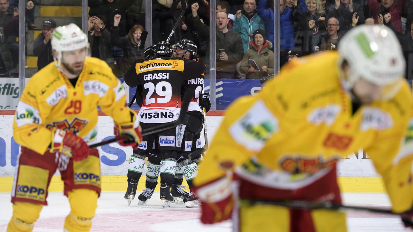 Grassi festeggia l'1-0 di Mursak