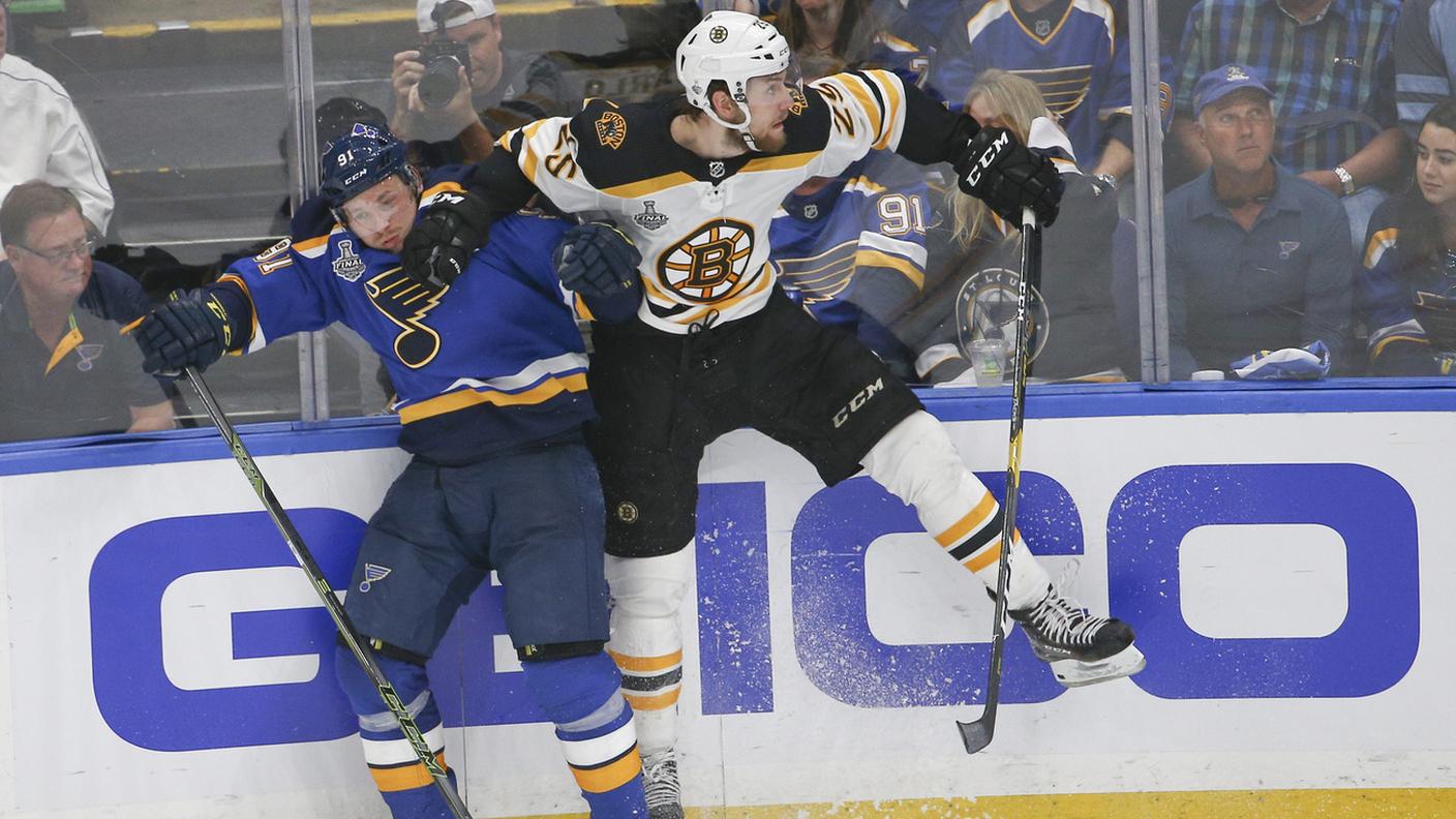 Duello molto fisico tra Brandon Carlo e Vladimir Tarasenko