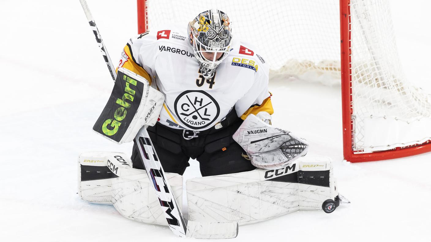 Attualmente è il sesto miglior portiere del campionato con una percentuale di parate del 92,34%