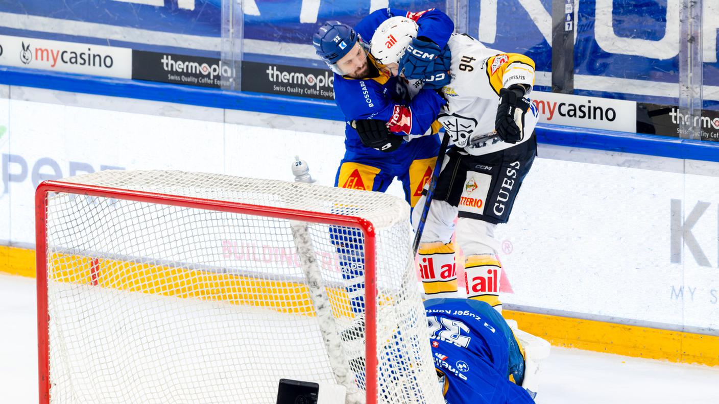 Gli arbitri lo avevano punito con 5' più penalità di partita