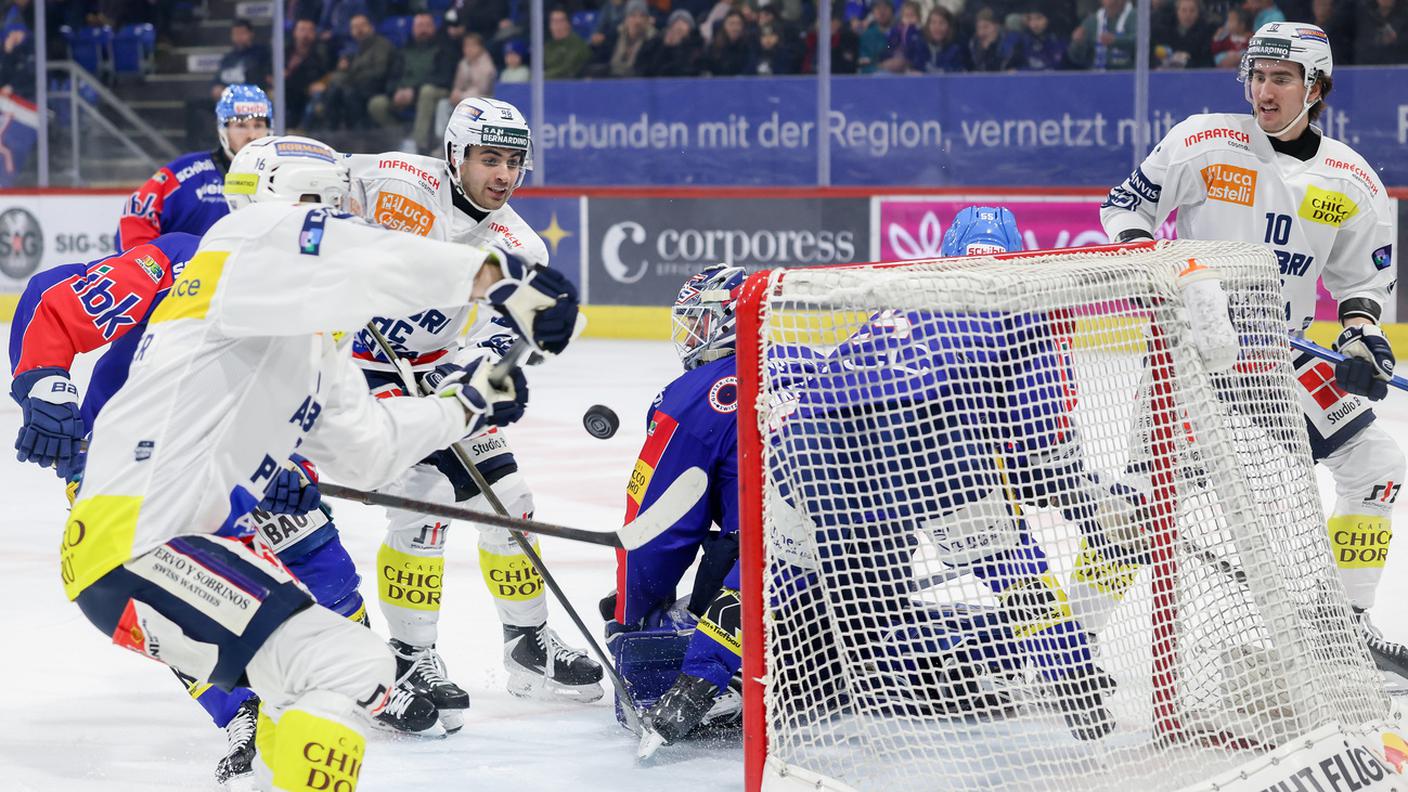 Il disco ha appena colpito il palo