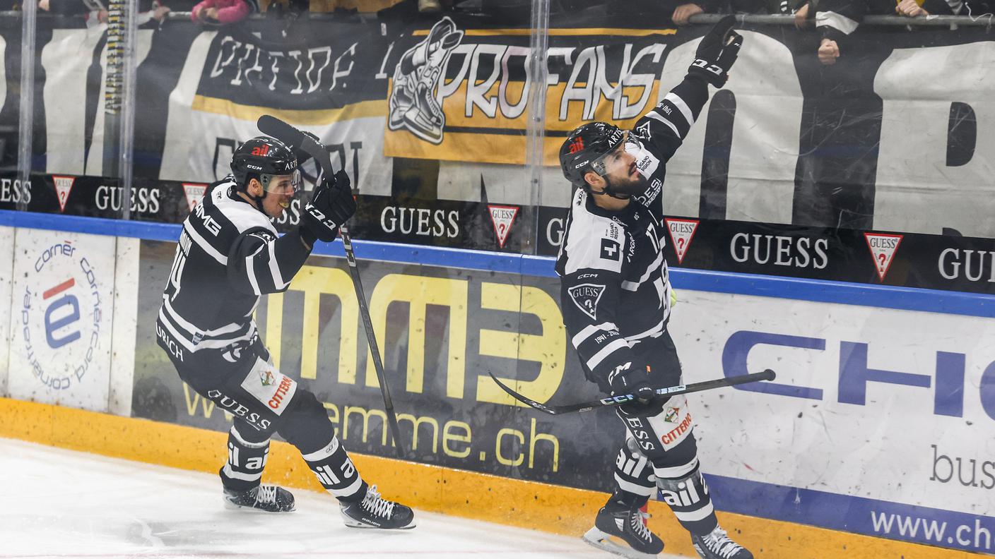 Esultano Fazzini e Simion, entrambi in rete