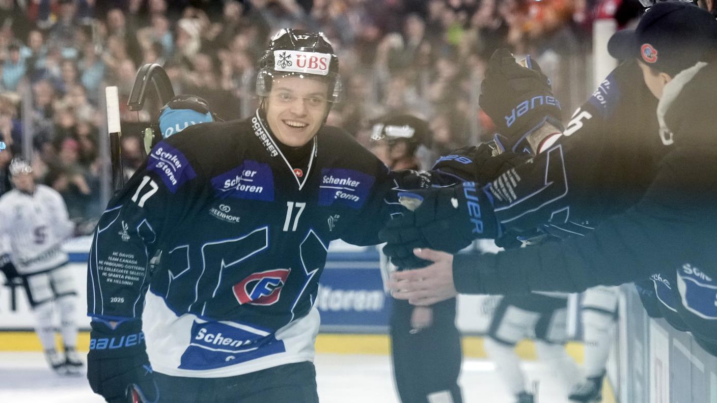 Il 22enne festeggiato dopo il primo gol