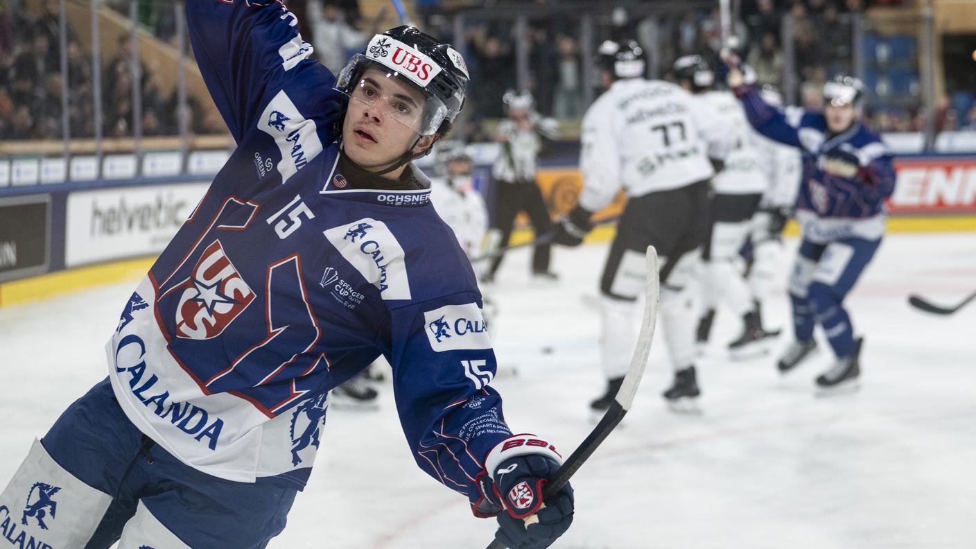 I festeggiamenti di Cerrato, autore del game-winning goal