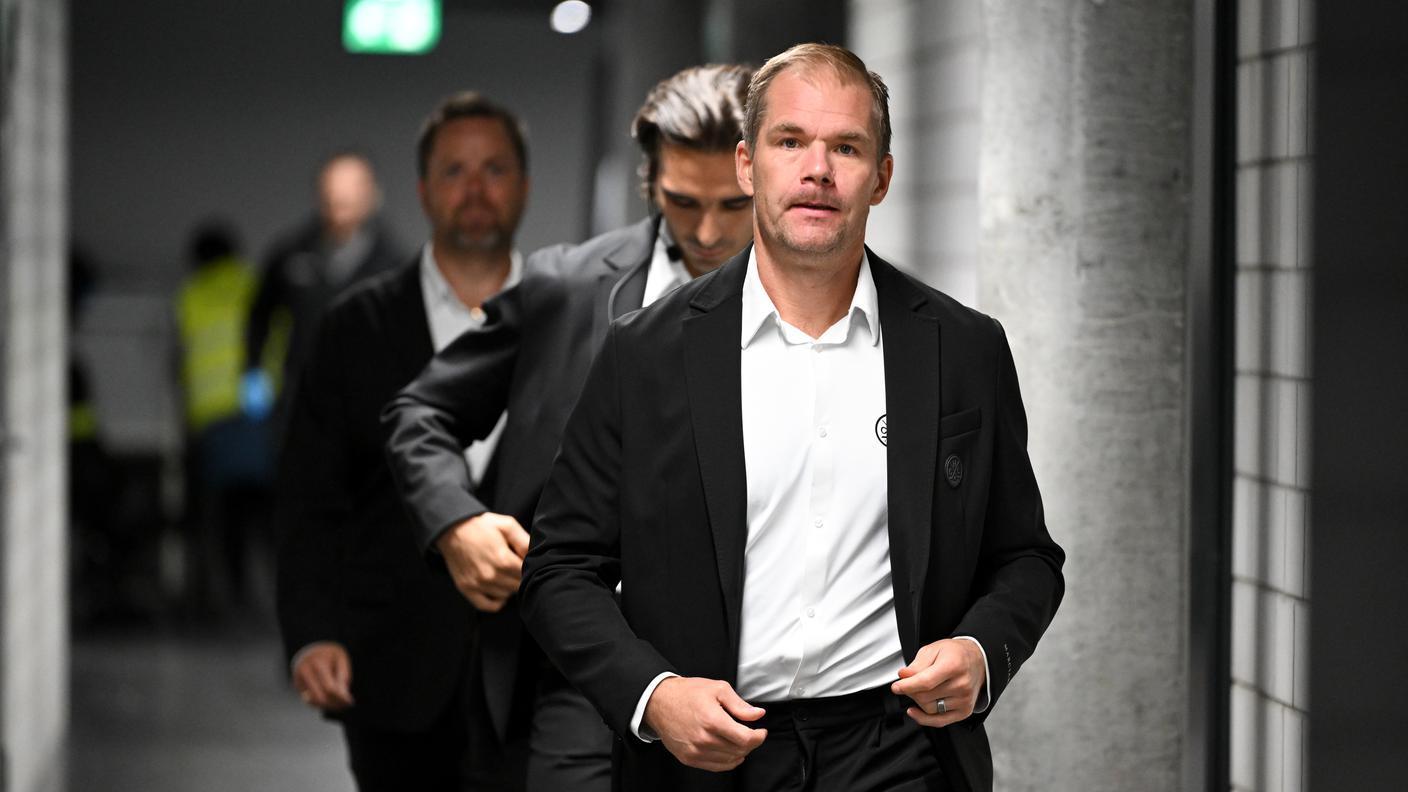 Un attimo prima dell'esordio ufficiale sulla panchina bianconera