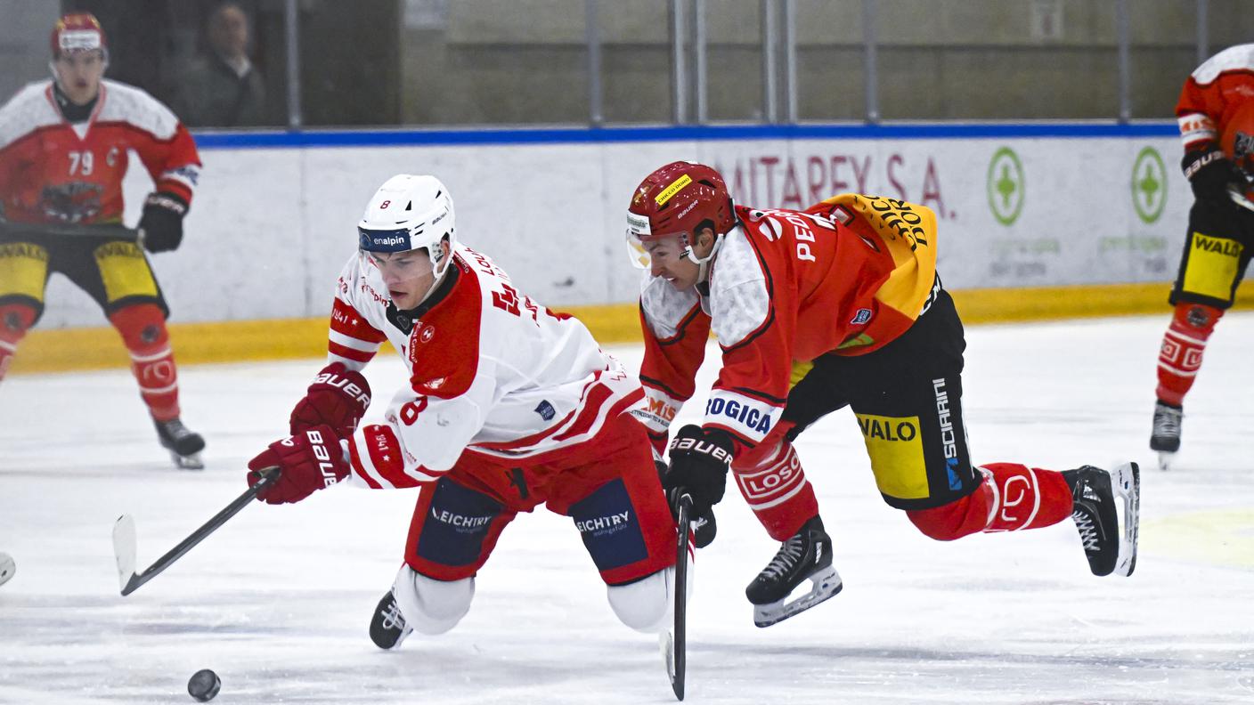 Pedrazzini cerca di contrastare un avversario