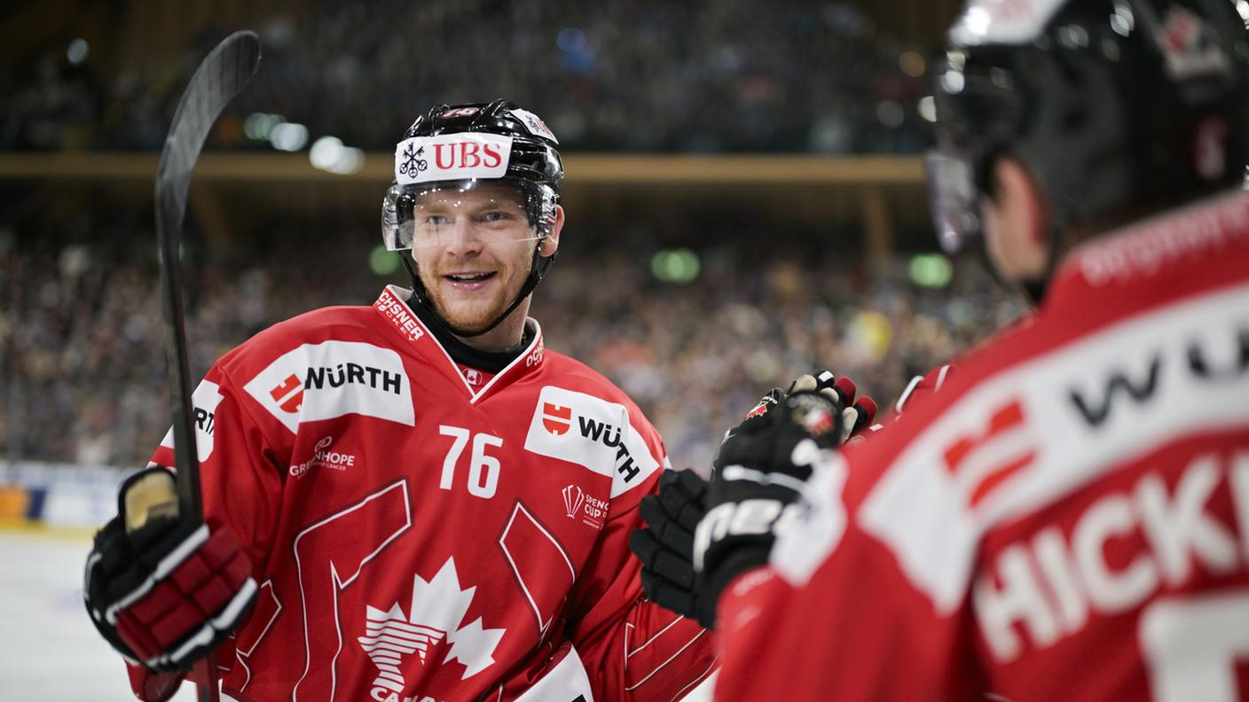 La gioia per la rete con il Canada durante l'ultima Coppa Spengler