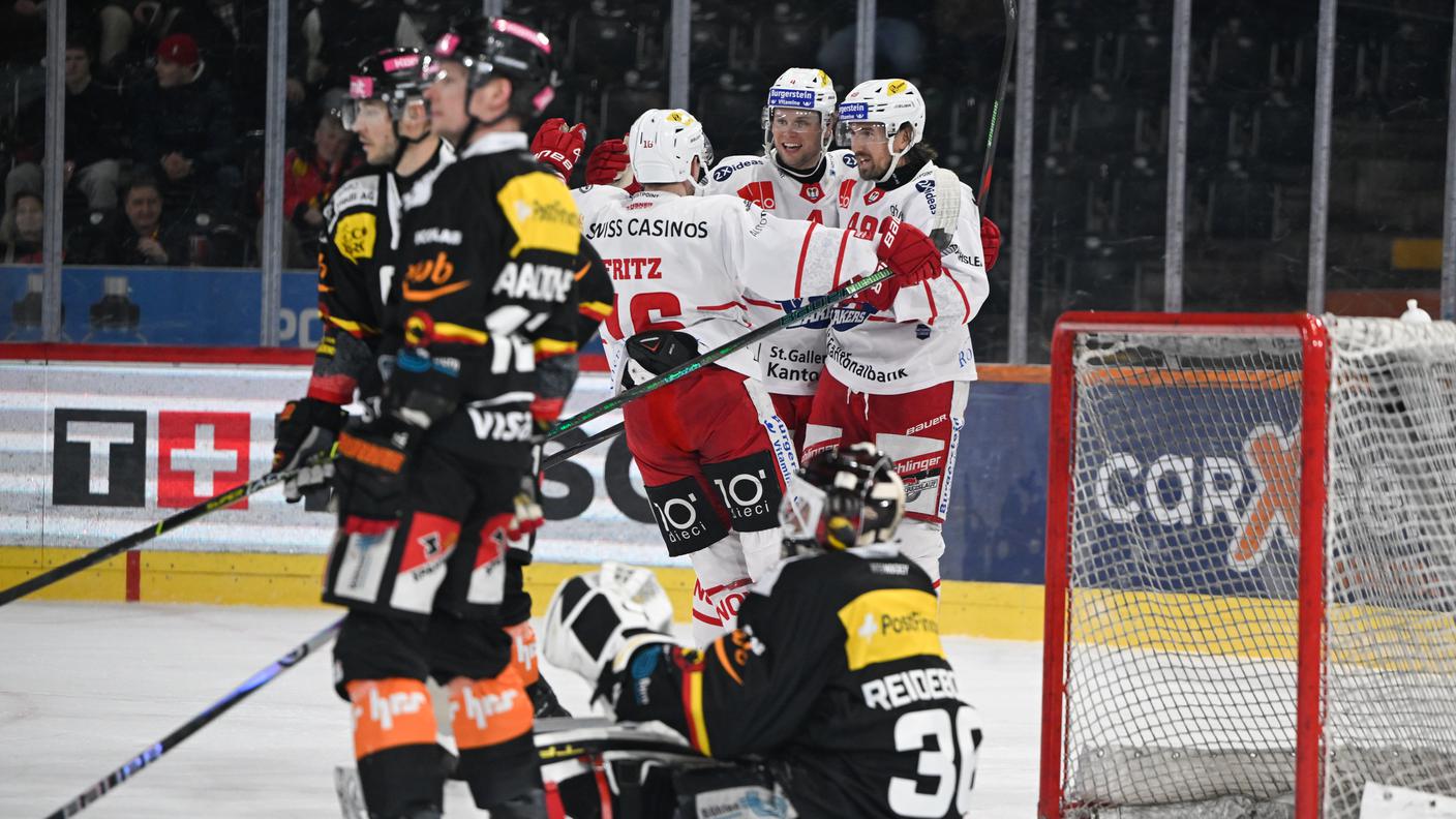 Rask festeggiato per il game-winning goal