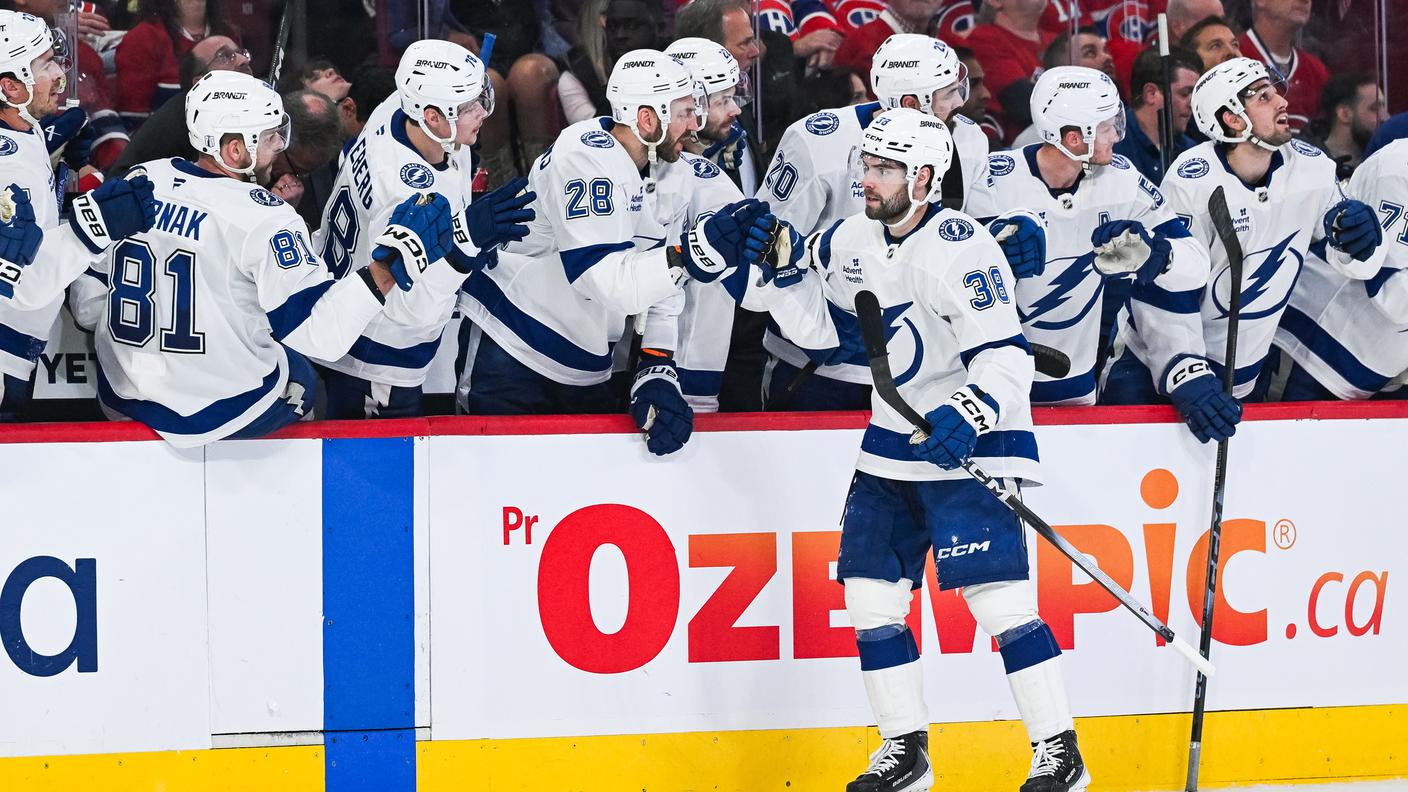 Brandon Hagel festeggia la rete decisiva