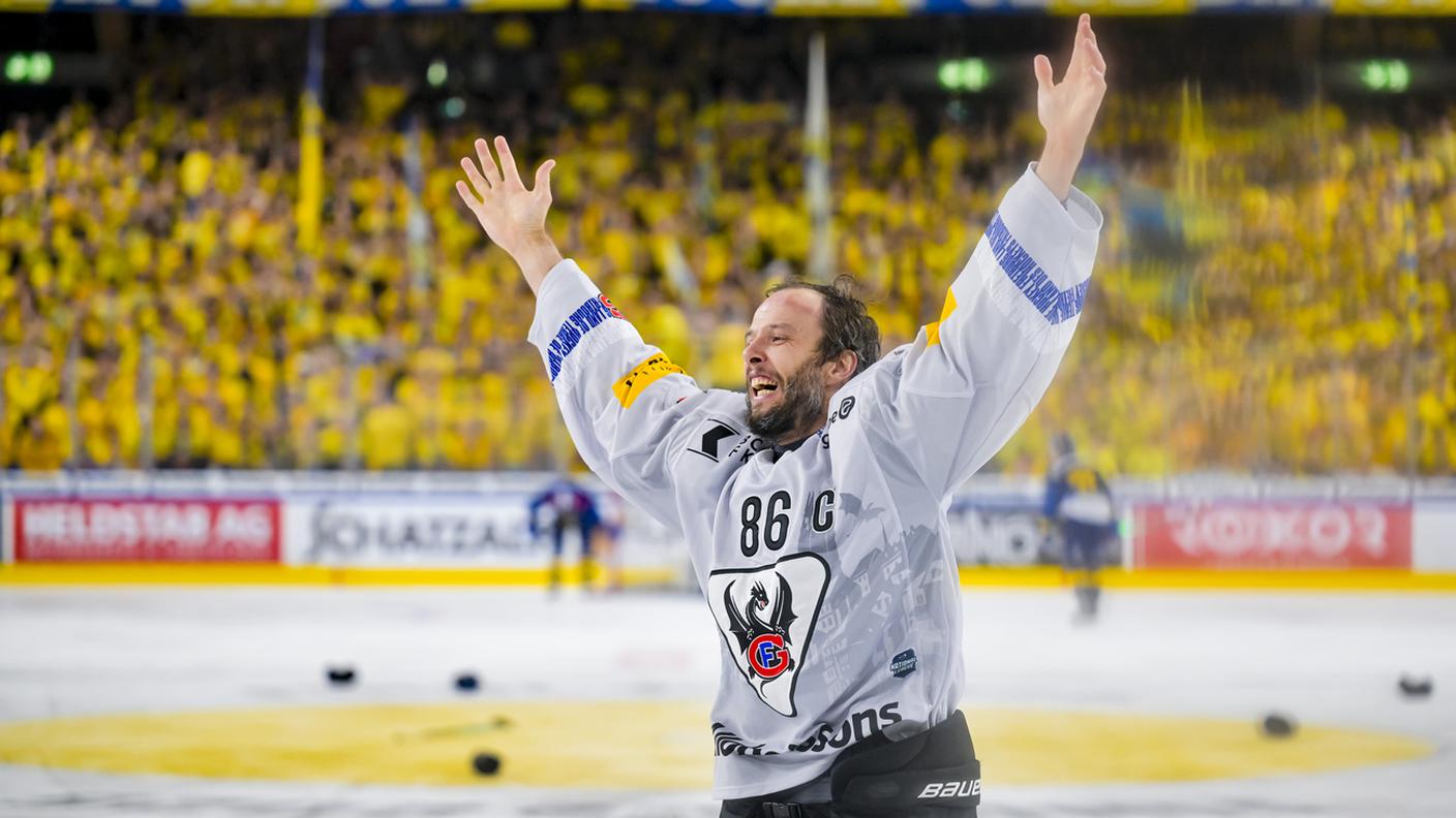 La gioia incontenibile del capitano