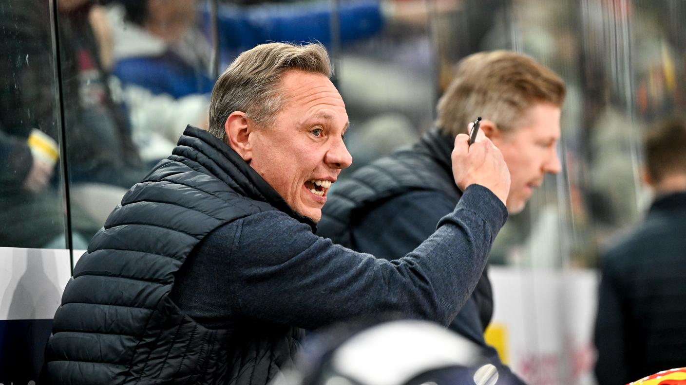 Coach Jussi Tapola