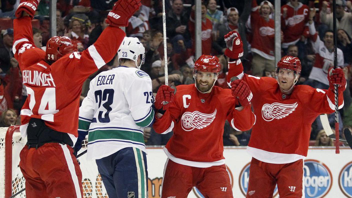 Brunner e compagni festeggiano la rete di Zetterberg