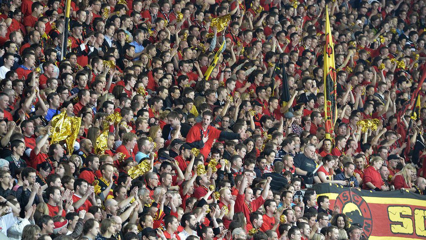 La marea giallo-rosso-nera