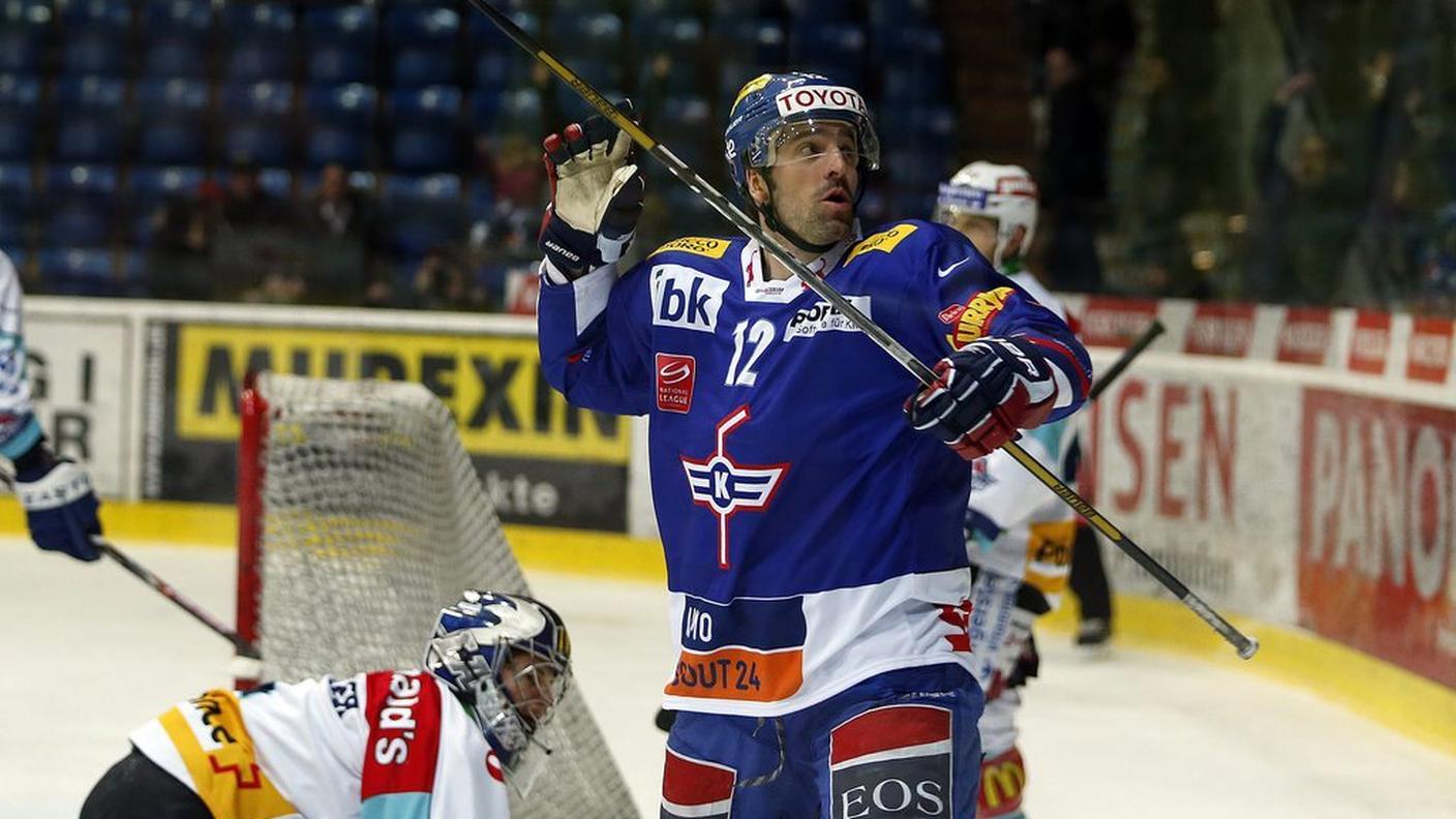 Alexandre Giroux festeggia dopo la rete dell'1-0