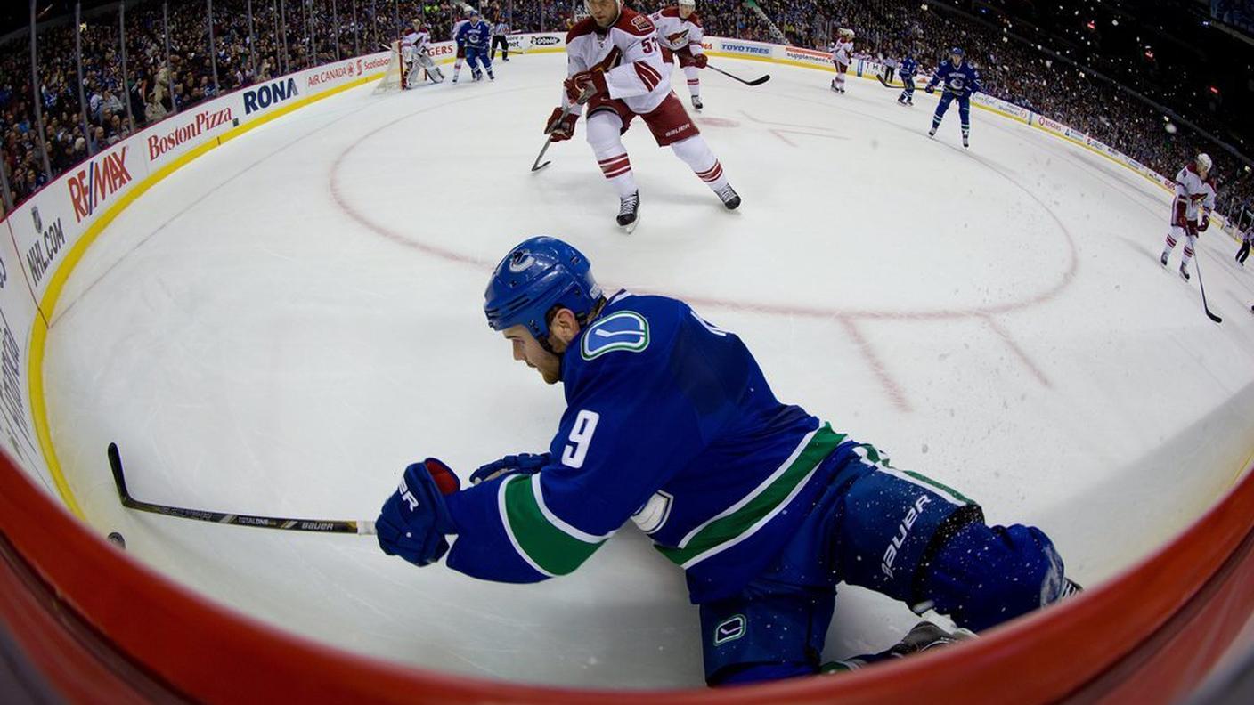 I Canucks piegano i Coyotes 5-4