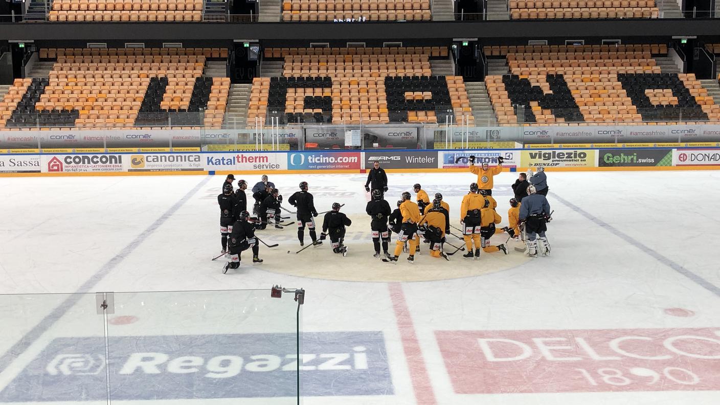 Tutti attorno al coach a fine seduta
