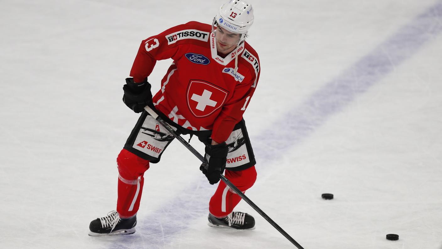Ricopre il medesimo ruolo anche in NHL coi New Jersey Devils