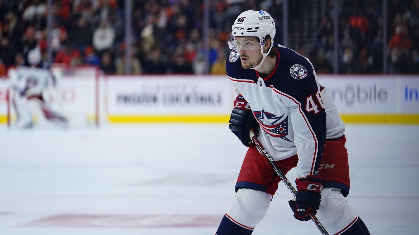 Ha disputato 172 partite in NHL con i Columbus Blue Jackets