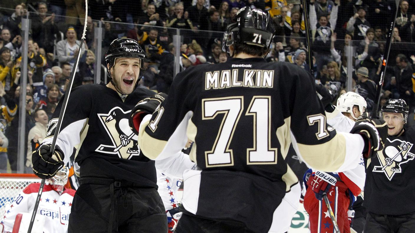 Taylor Pyatt (a sin.): dai Pittsburgh Penguins al Ginevra Servette