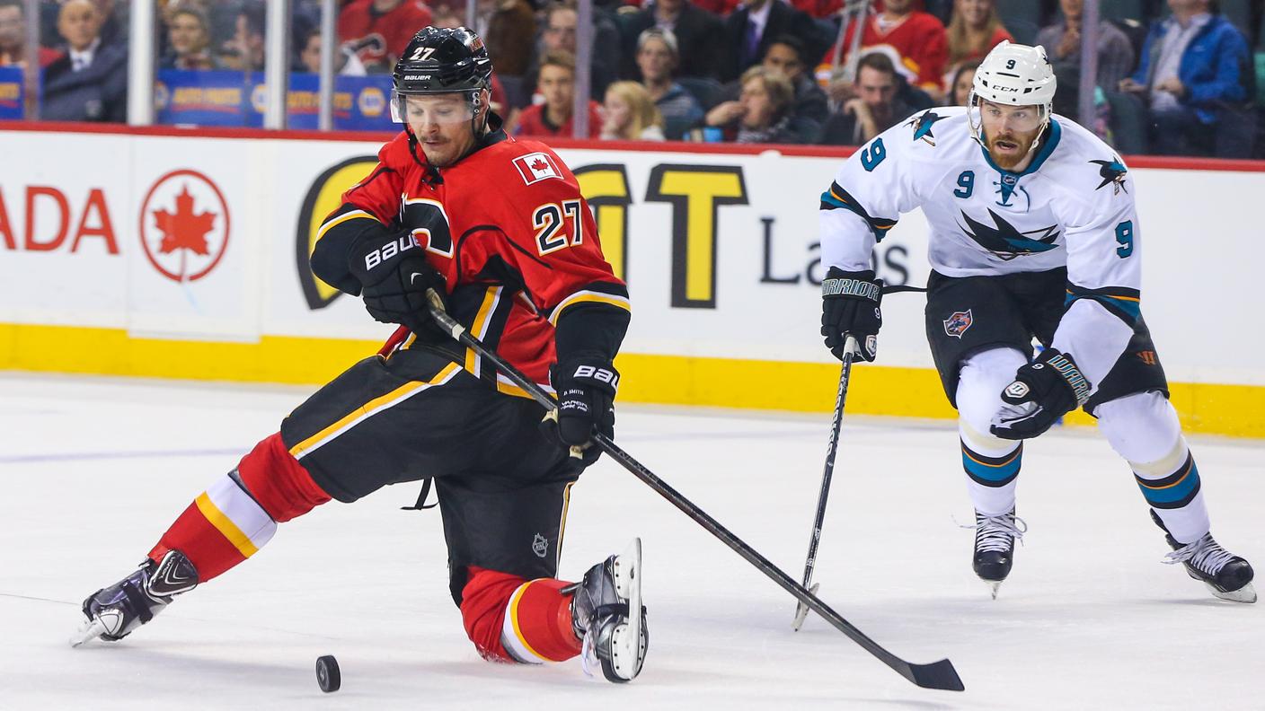 Derek Smith (27), dai Calgary Flames agli Zurigo Lions