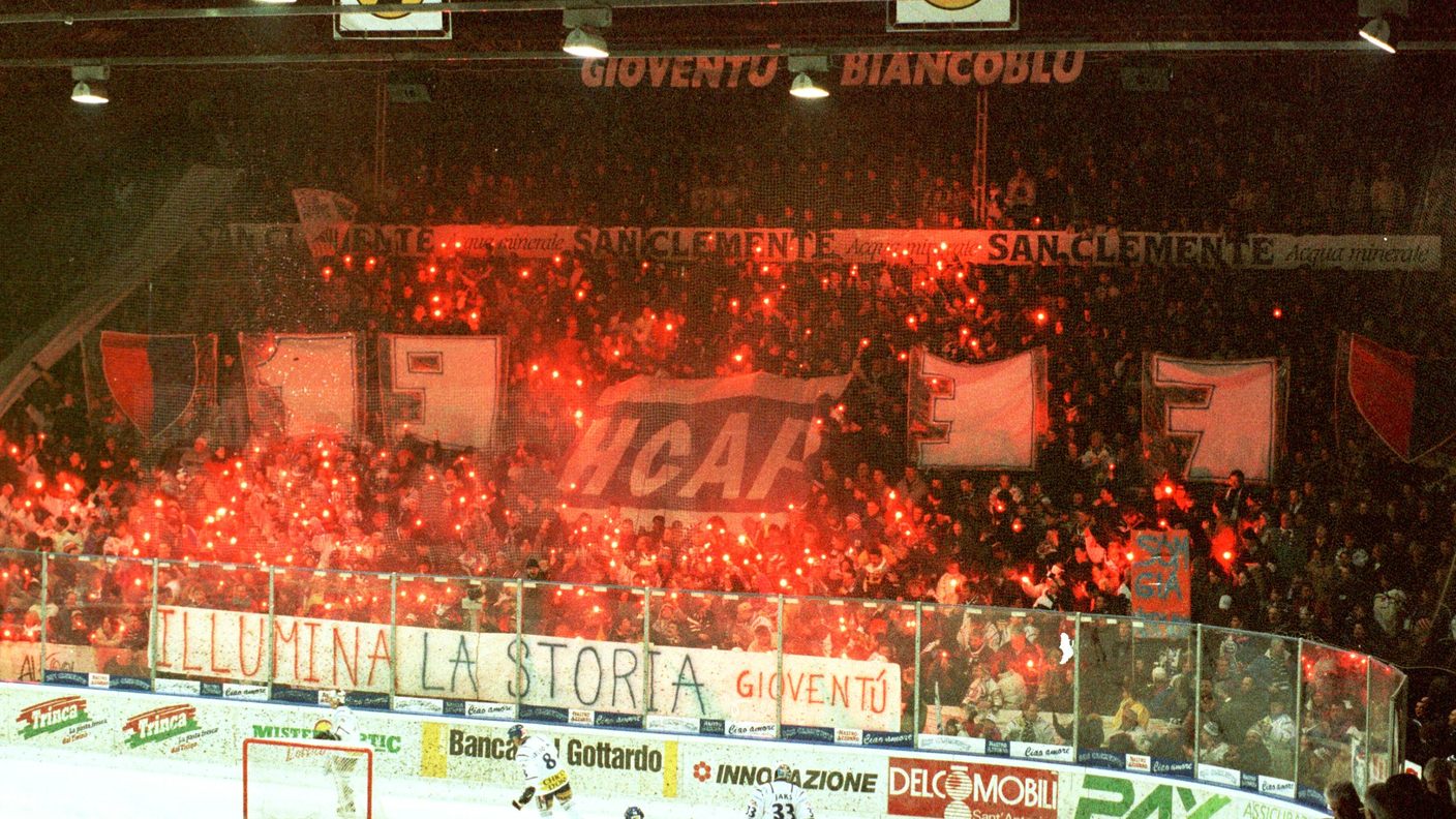 Tifo da finale in Curva Sud