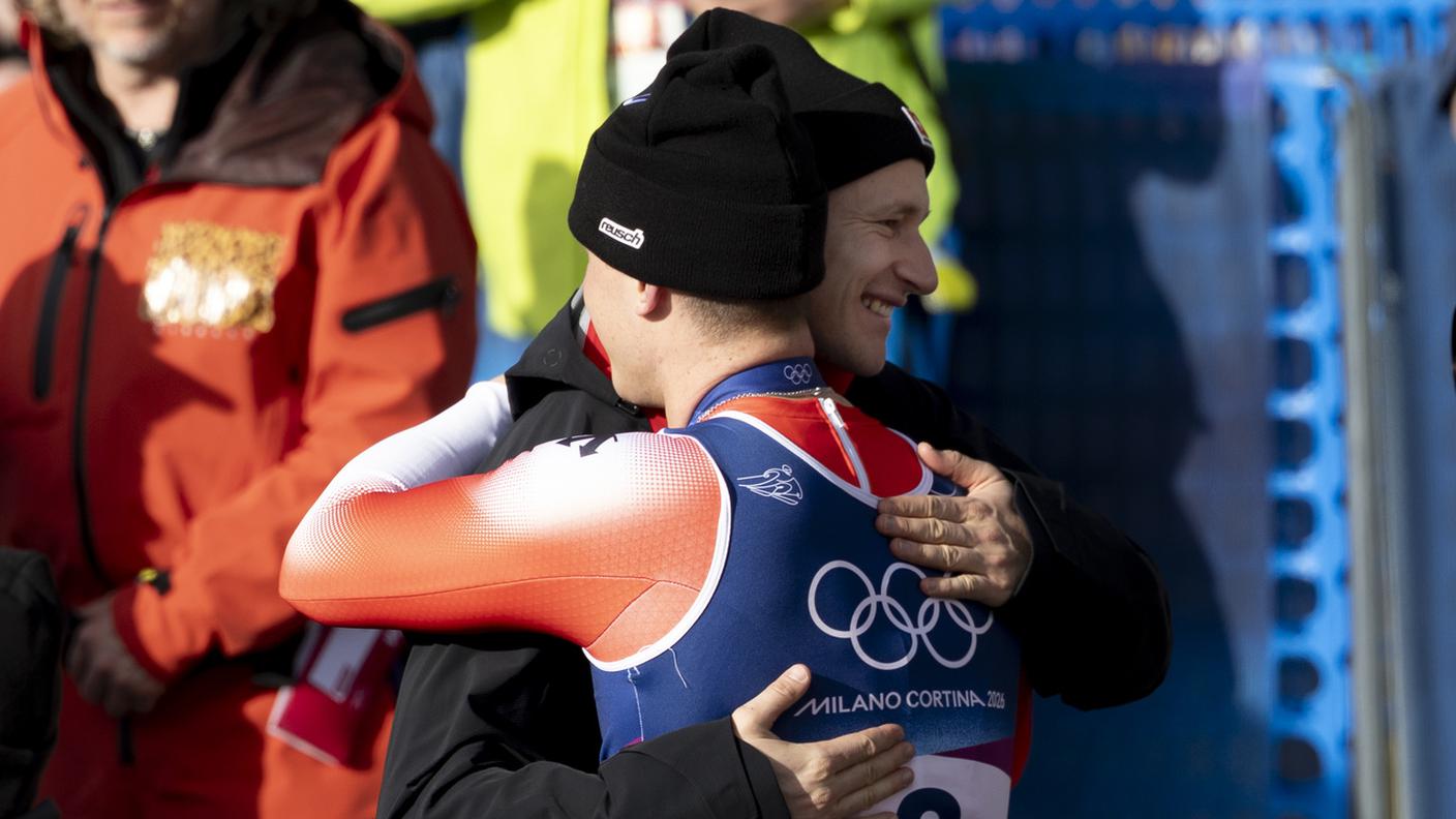 L'abbraccio con Marco Odermatt