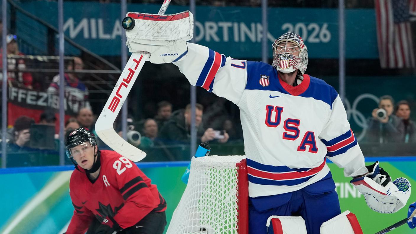 MacKinnon messo in ombra da Hellebuyck