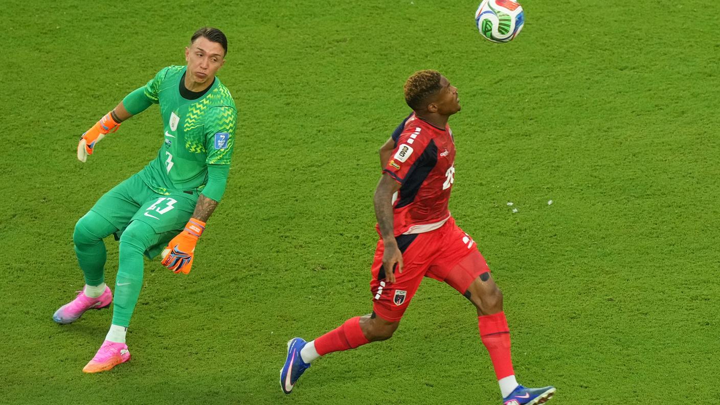 L'inspiegabile errore in uscita di Muslera