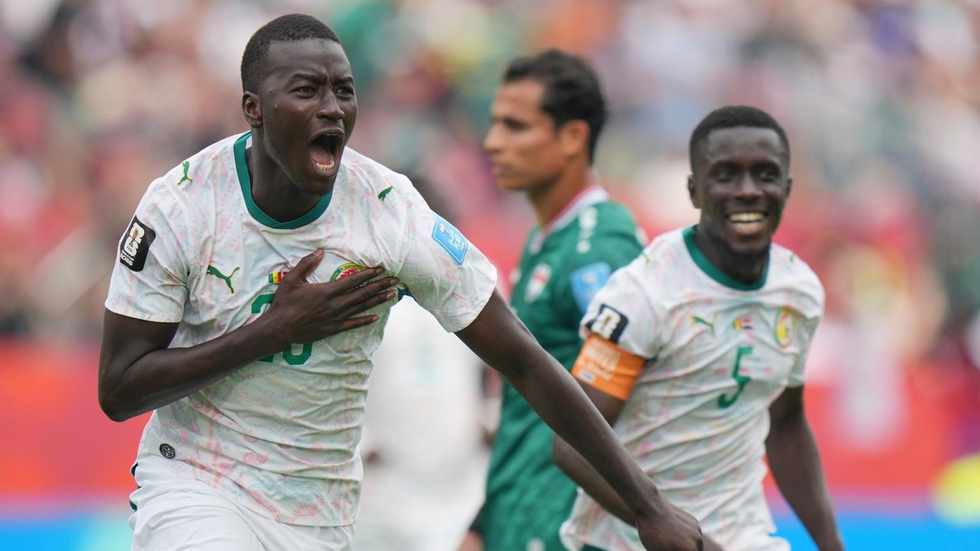 La gioia di Pape Gueye, autore di una doppietta