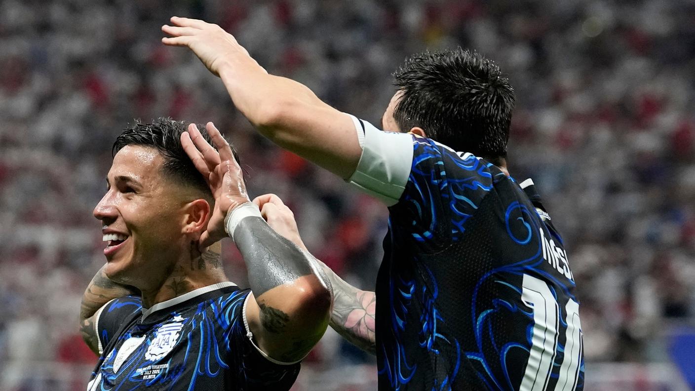 Una sudamericana all'ultimo atto in America e il CT straniero che non vince il Mondiale, l'Argentina ha evitato in un colpo solo che cadessero due certezze del calcio
