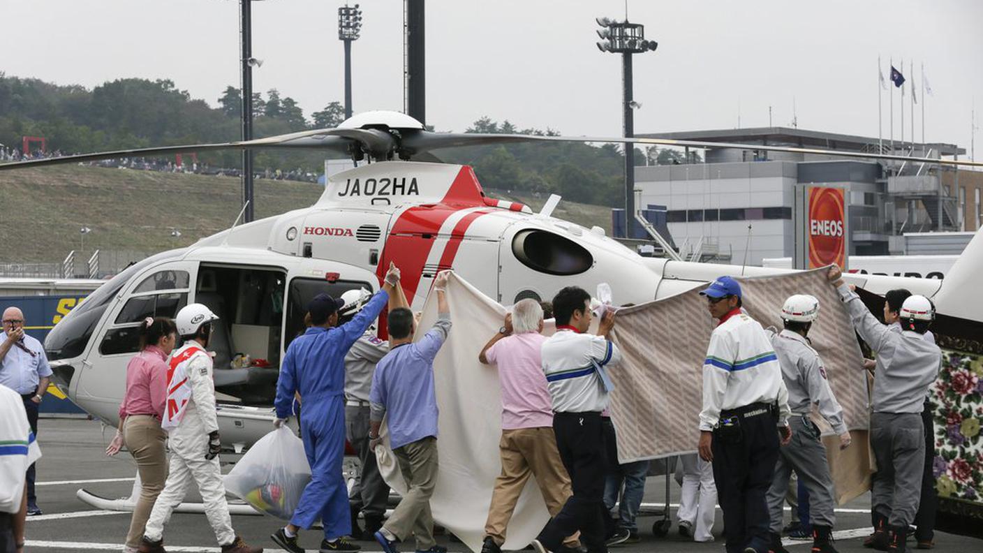 Il pilota sanmarinese viene trasportato in ospedale