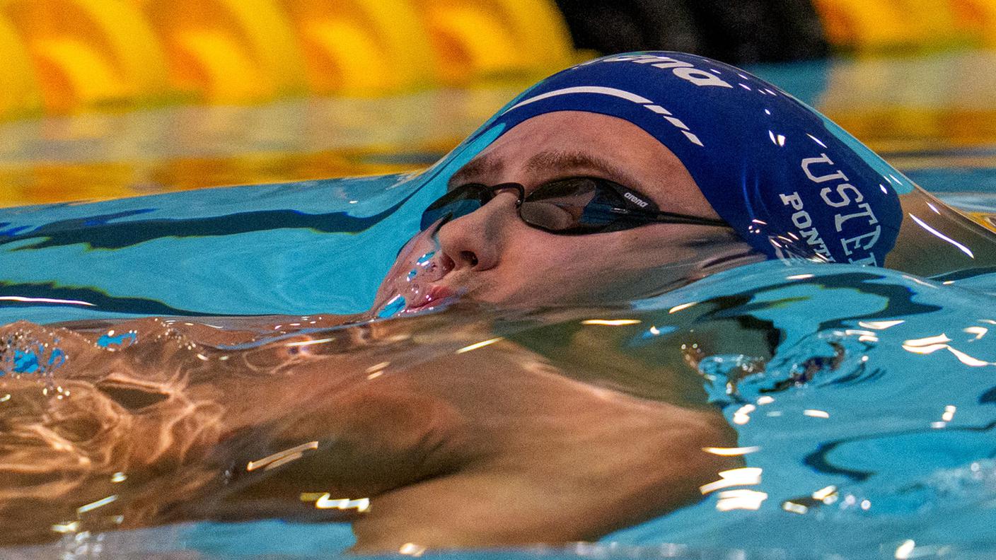 A testa in su lo si vede di rado