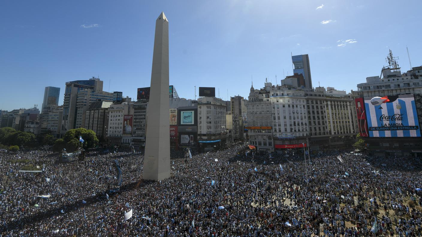 Piazza e obelisco