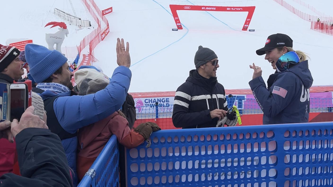 Shiffrin saluta i tifosi