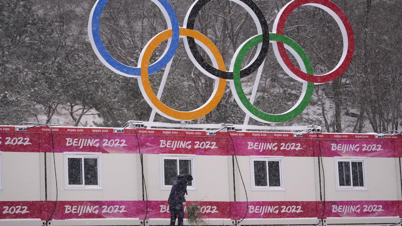 Troppa la neve caduta sulla pista olimpica di Yanqing