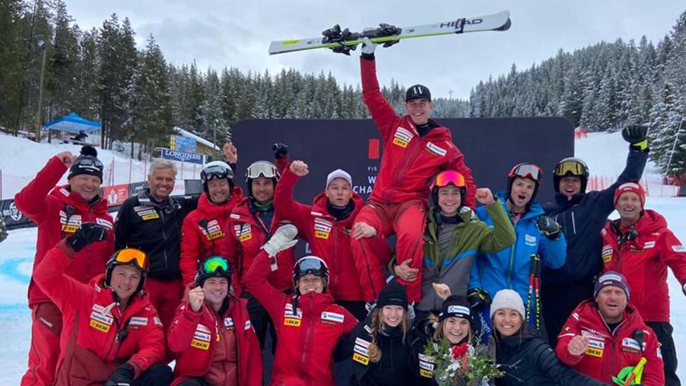 Franjo Von Allmen festeggiato per i suoi tre argenti